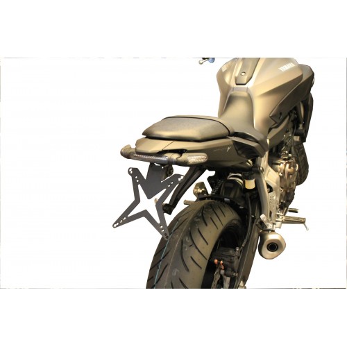 Mad Doctor's portatarga Yamaha MT07 con fanale e frecce Aeroled