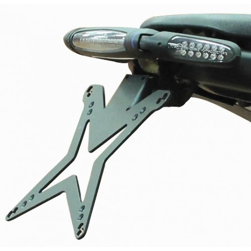 Mad Doctor's portatarga Yamaha MT09 con fanale e frecce Aeroled