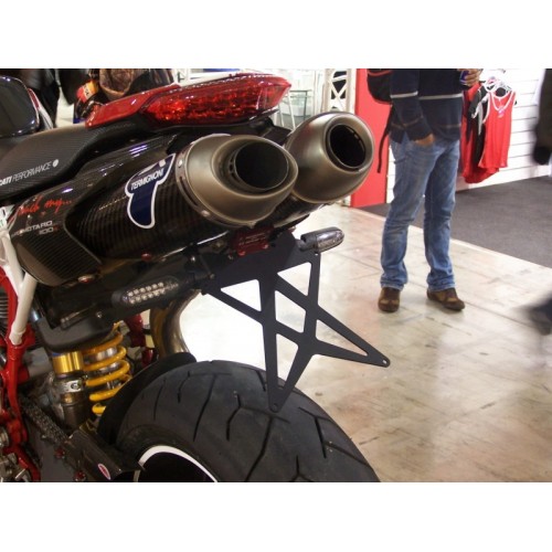 Mad Doctor's portatarga Ducati Hypermotard con fanale e frecce Aeroled