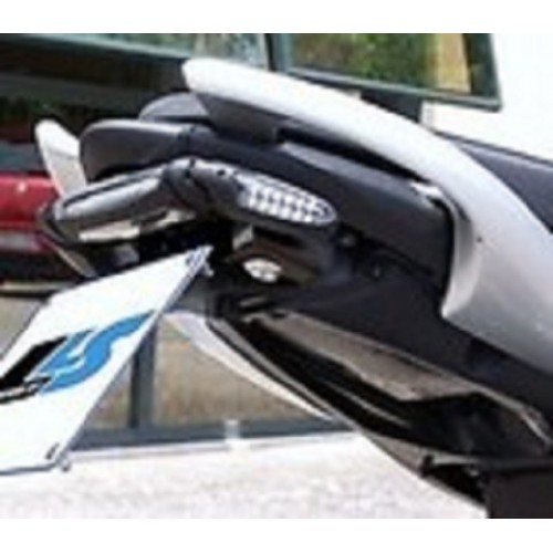 Mad Doctor's portatarga Suzuki Gladius con fanale e frecce Aeroled