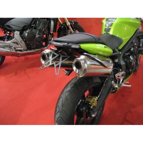 Mad Doctor's portatarga Triumph street triple con fanale e frecce Aeroled